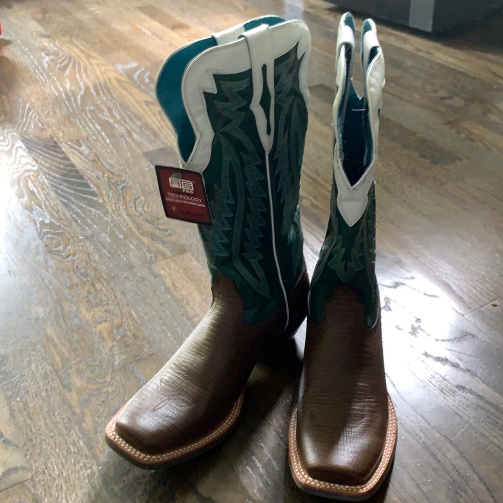 Ariat cowboy boots NWT